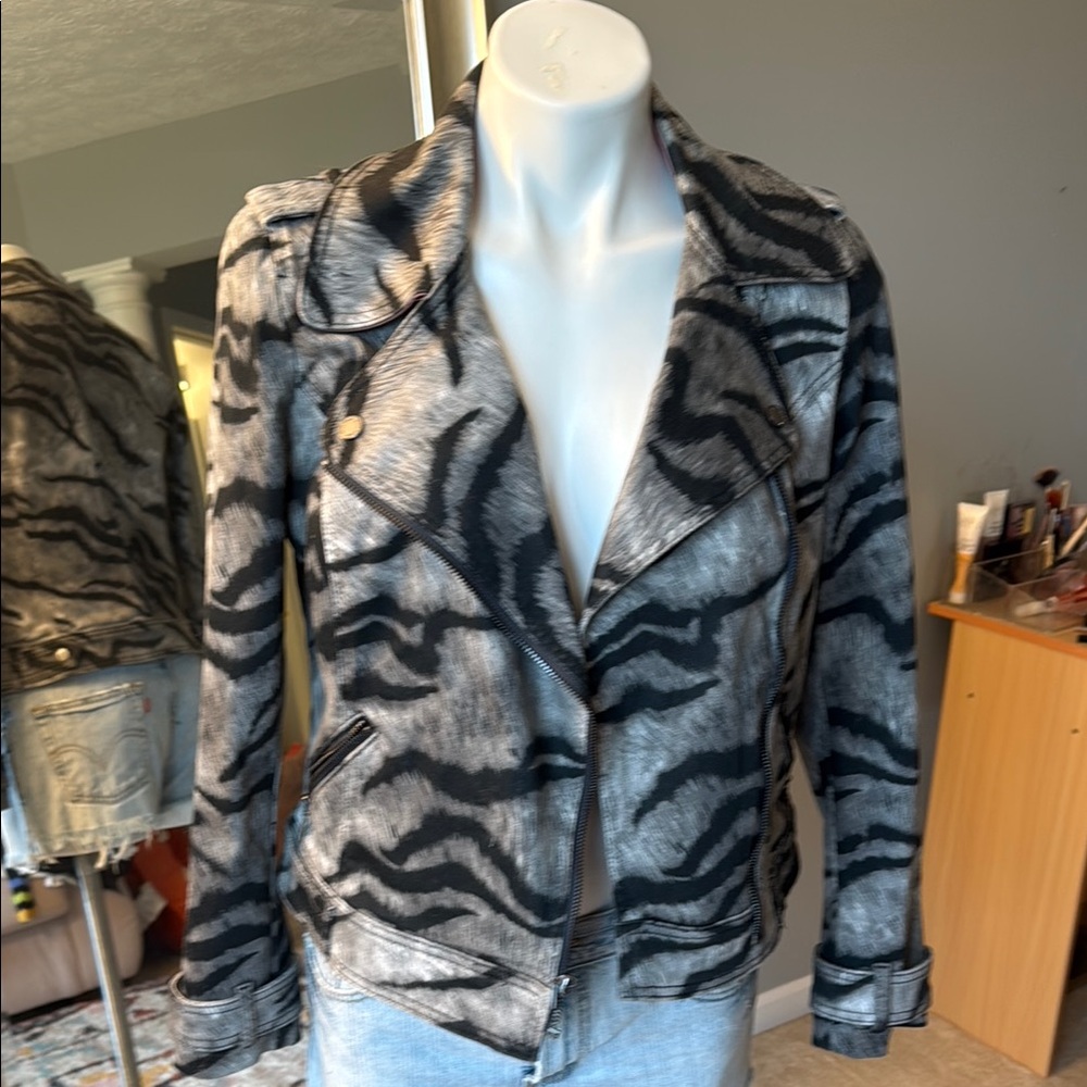 WHBM Stylish Gray Zebra Print Women's  Moto Jacket Size 6